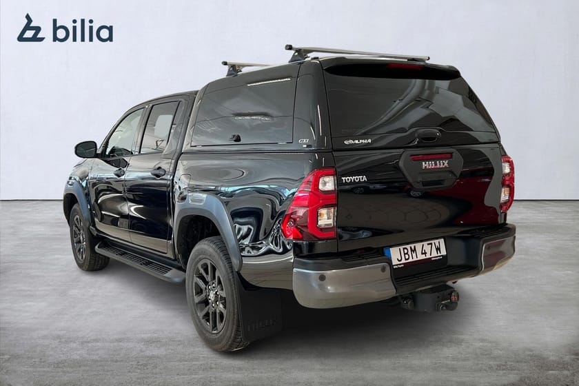 Bild 2 av Toyota Hilux Dubbelhytt D-Cab 2,8 D Aut 4WD Invincible Kåpa Lazer-lights Drag Moms
