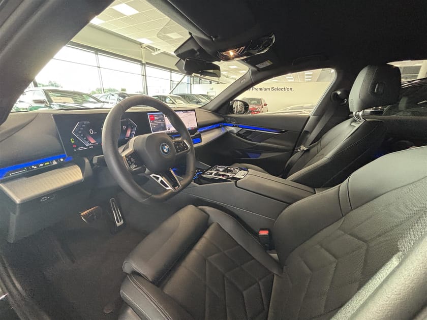 Bild 3 av BMW 530e xDrive Touring M Sport Business Ed Drag DA Pro H K