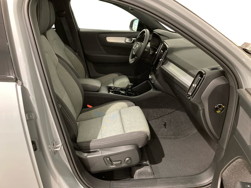 Bild 4 av Volvo XC40 B3 FWD Bensin Plus Dark