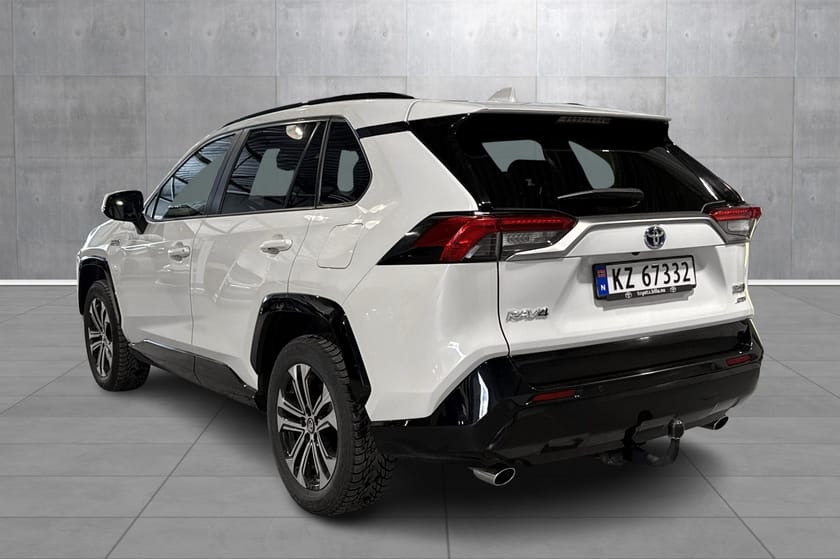 Bilde 3 av Toyota RAV4 Plug-in Hybrid Active Tech / Panorama&JBL / Velholdt /