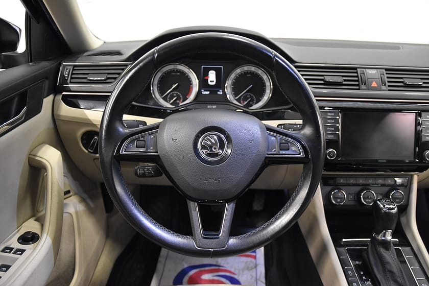 Bild 2 av Škoda Superb Kombi 2.0 TDI 4x4 Aut L&K Drag D-Värm AdaptivF Skinn 190hk