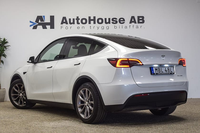 Bild 2 av Tesla Model Y Long Range AWD 514HK Ryzen Nybilsgaranti Svensksåld