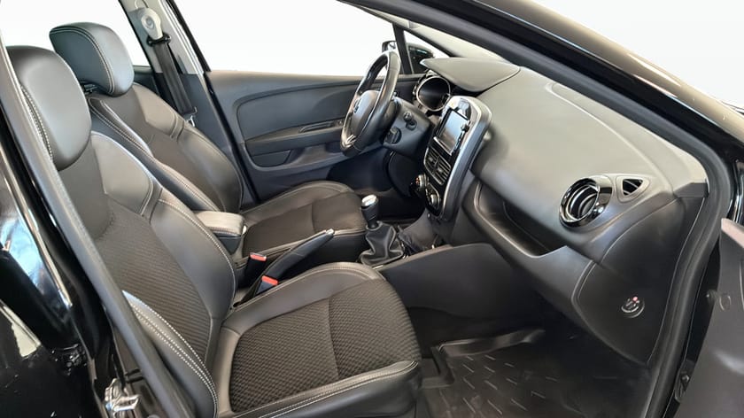 Bild 3 av Renault Clio 0.9 90hk Backkamera Navi Keyless