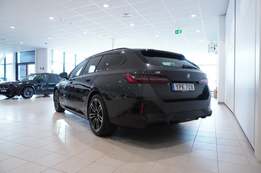 Bild 4 av BMW i5 xDrive40 Touring M-Sport Pro Business DAP Drag HUD hk