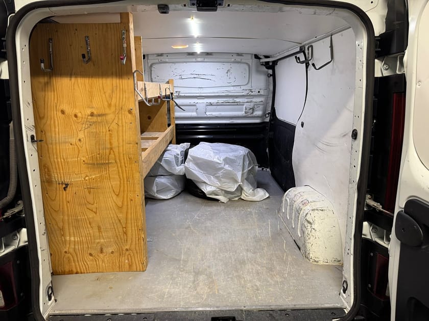 Bild 4 av Renault Trafic Skåpbil L1  2.9t 1.6 dCi Euro 6 drag, värmare, lastbågar, MOMS