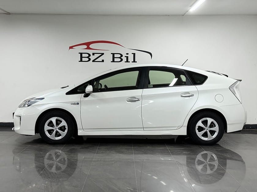 Bild 3 av Toyota Prius Plug-in Hybrid 1.8 CVT Navi Kamera Head up display