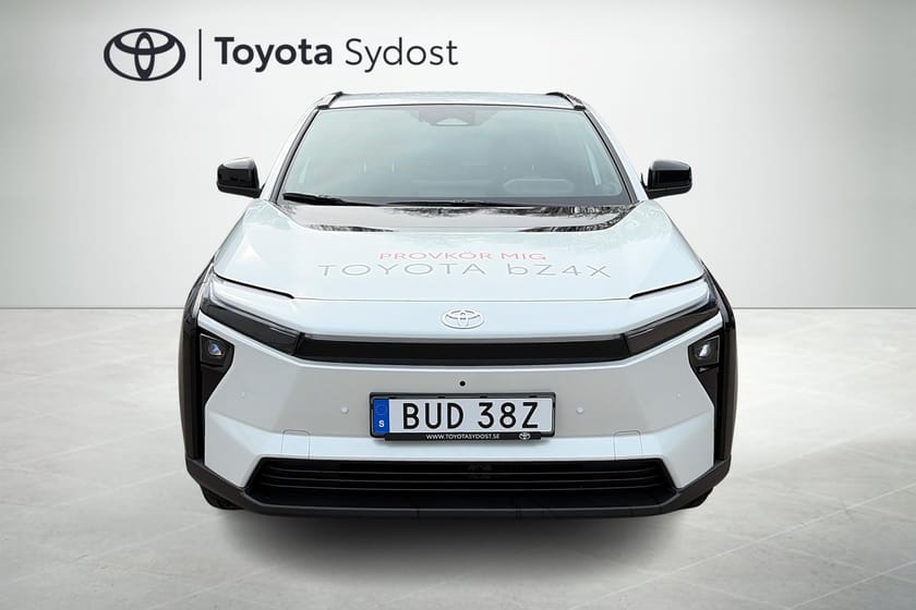 Bild 5 av Toyota bZ4X EXECUTIVE AWD NYA modellen, 360 Kamera, P-sensorer fram och bak, Ventilerade elstolar fram, Skinn, Rattvärme