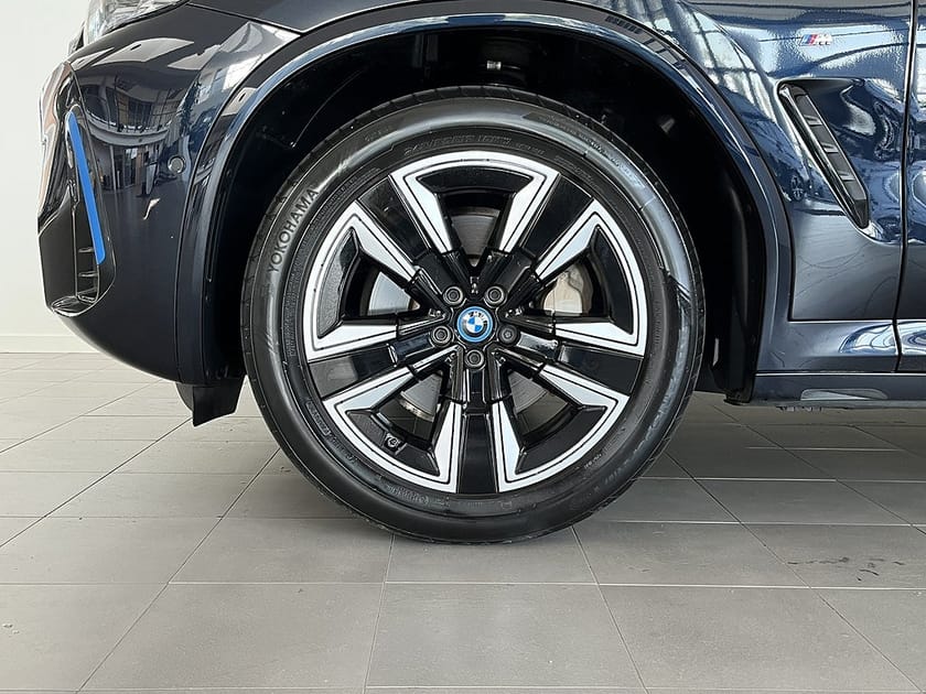 Bild 4 av BMW iX3 M Sport Rattvärme Drag Drive/Park Assist Sport Stolar