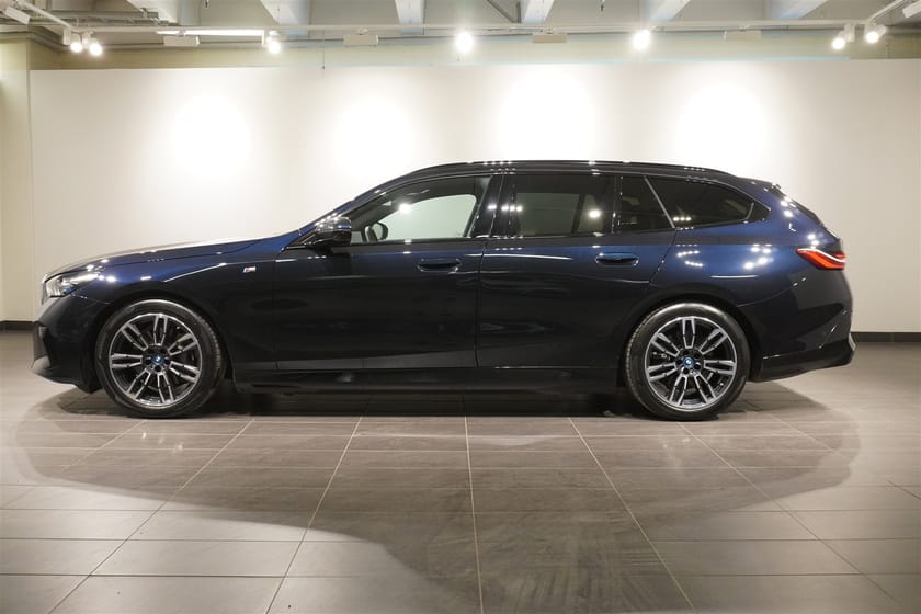 Bild 2 av BMW i5 eDrive40 Touring M Sport Business PA H K DA Drag