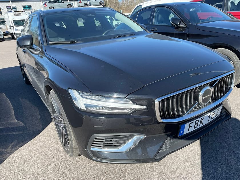 Bild 2 av Volvo V60 T6 Recharge Core Bright plug in AWD 350HK 4x4 Läder