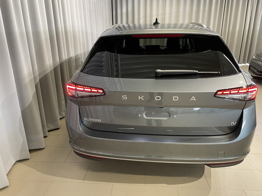 Bild 4 av Škoda Superb iV Kombi COMBI L&K 1,5 TSI 204 HK DSG, Drag