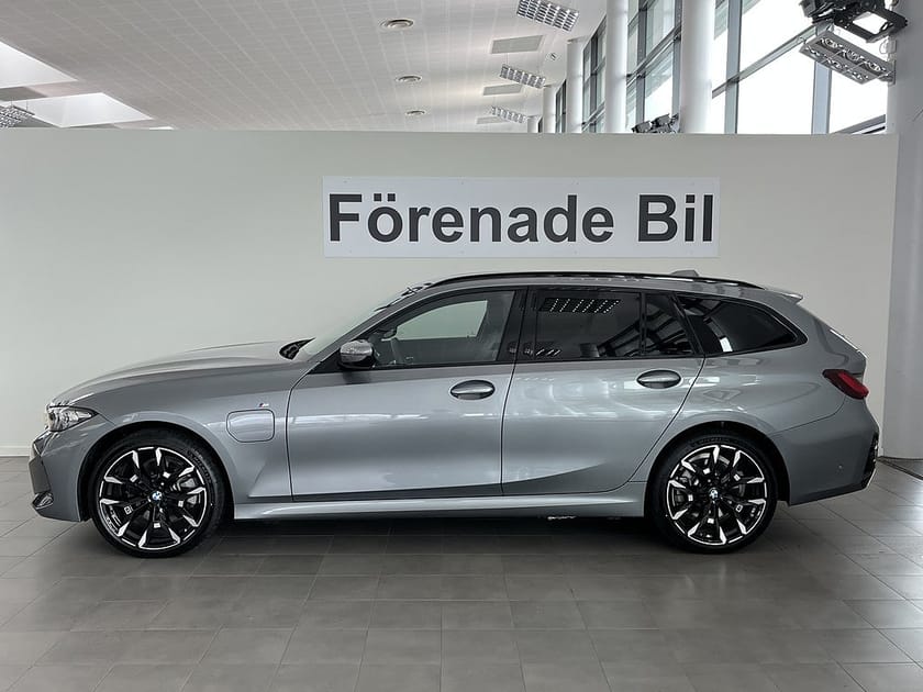Bild 3 av BMW 330e xDrive Touring M Sport H/K Drag Rattvärme Adpt Farth