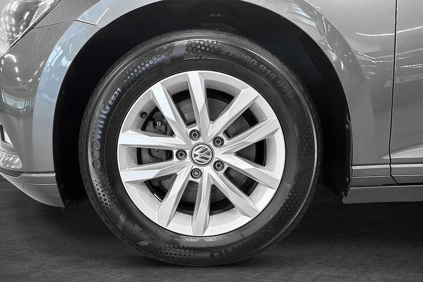 Bild 2 av Volkswagen Passat Sportscombi 2.0 TDI 4Motion (150hk) D-värm Kamera Drag