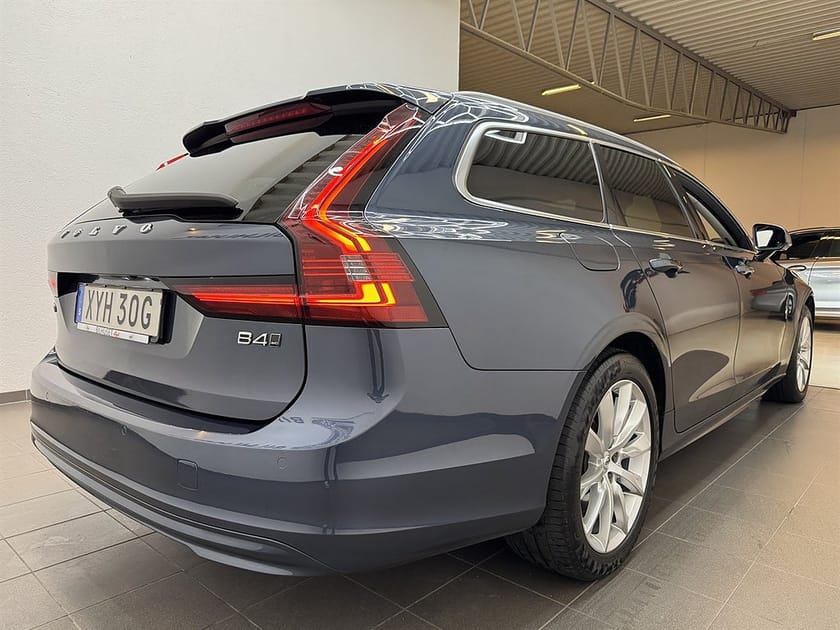 Bild 3 av Volvo V90 B4 AWD 197hk Momentum Värmare/Navi/Bkamera/Krok/Carplay/Nyservad