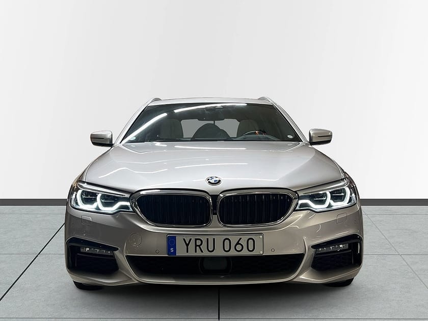 Bild 2 av BMW 530d xDrive Touring 530 M Sport Drag D-värm HuD H/K Pano 360°