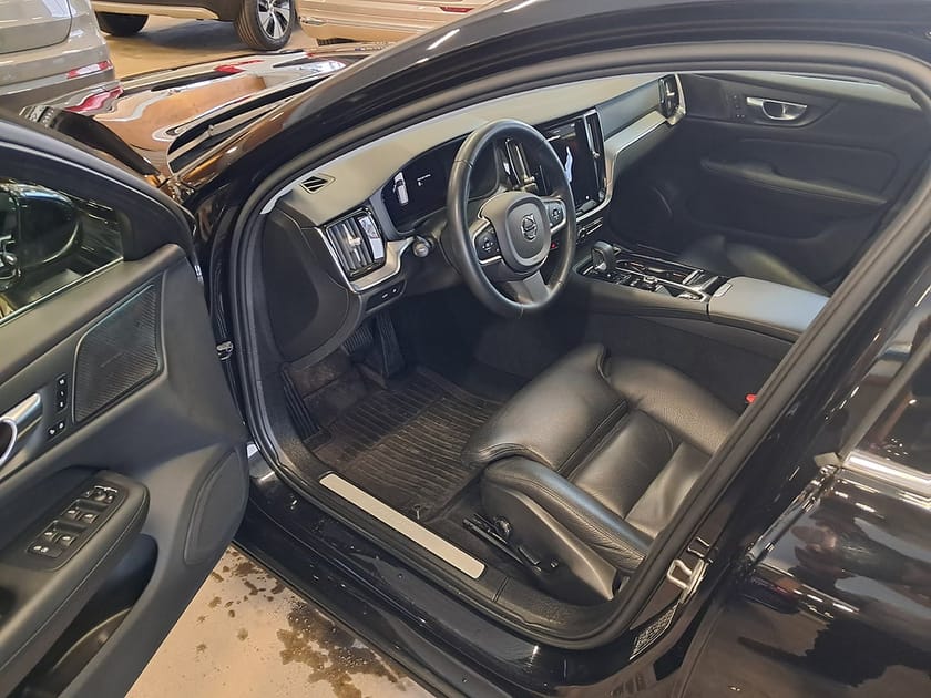 Bild 2 av Volvo V60 T6 Recharge Core Plug in AWD 350HK 4x4 Läder