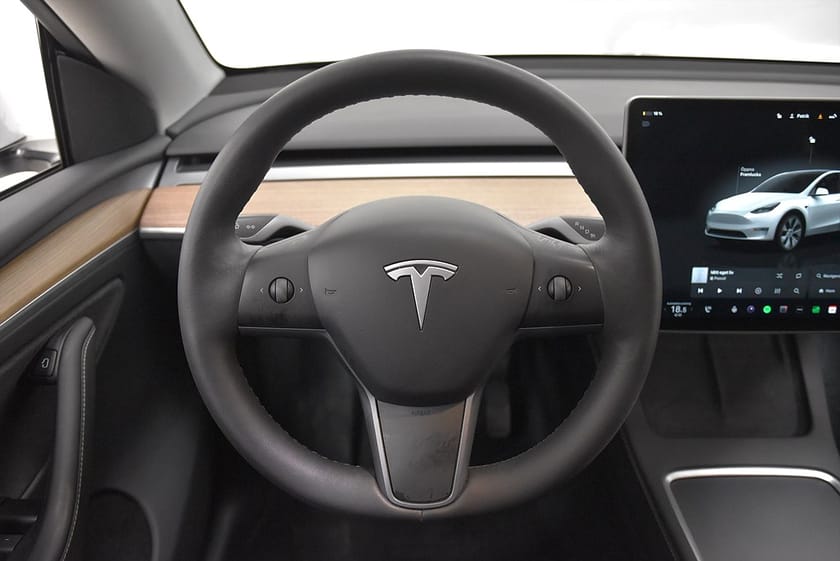 Bild 2 av Tesla Model Y Long Range AWD GUMMIMATTOR BESTÄLLT