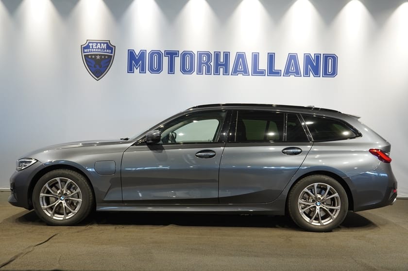 Bild 1 av BMW 330e Touring Sportline, 292HK DRAG RATTVÄRME