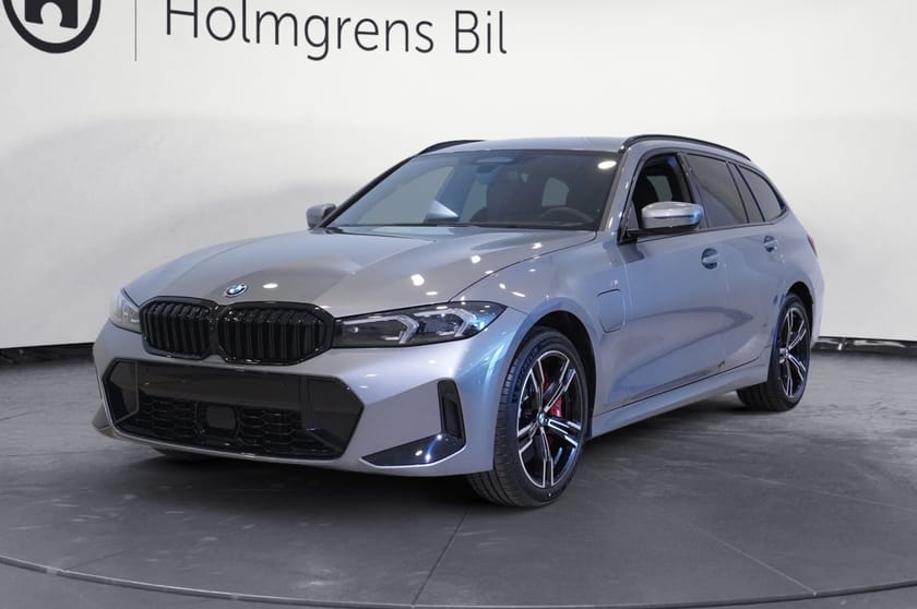 Bild 1 av BMW 330e xDrive Touring M Sport Business Ed Pro Drag DA Pro