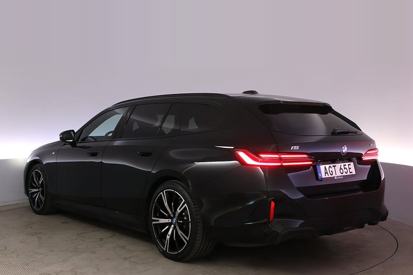 Bild 4 av BMW i5 xDrive40 Touring M-Sport Pro Drag H/K BLIS Kamera DAP