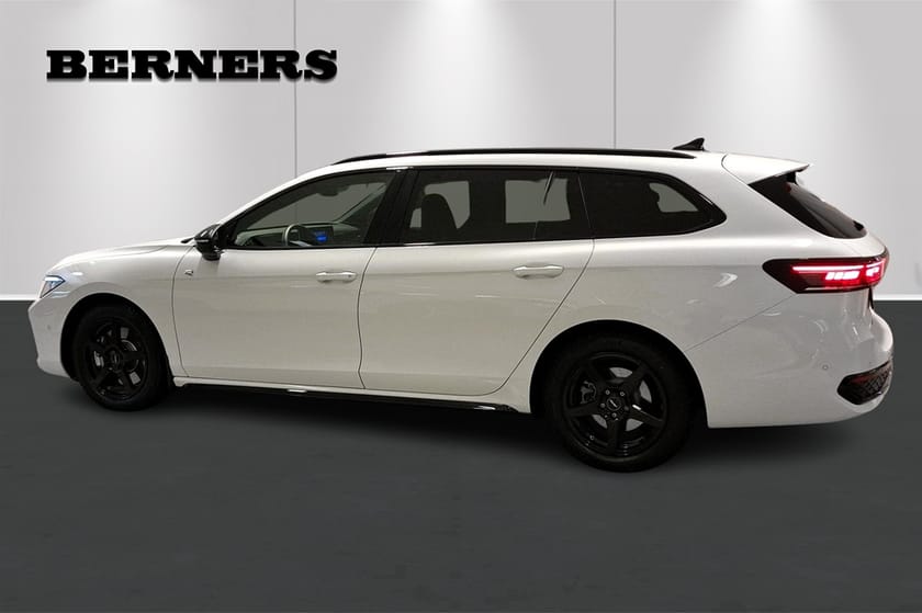Bild 2 av Volkswagen Passat Sportscombi R-Line Black / Drag / Trailer Assist / Värmare