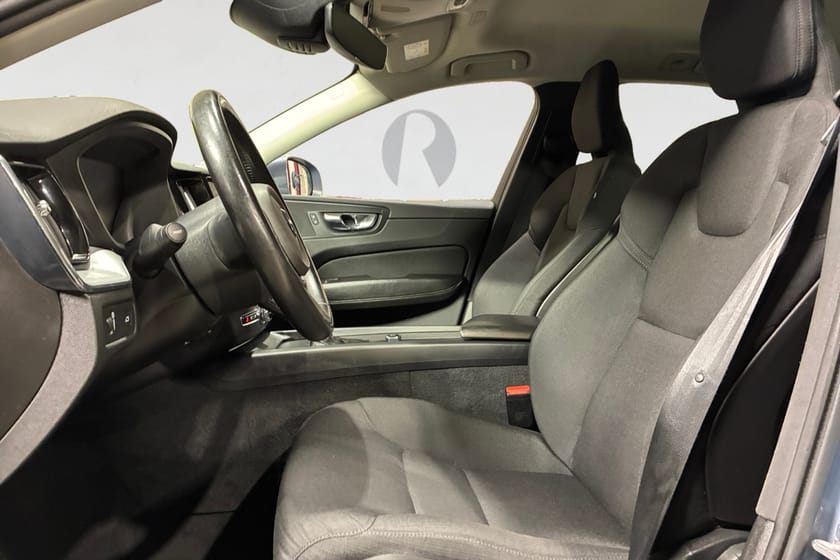 Bild 3 av Volvo XC60 D4 190 HK AUT MOMENTUM DRAG D-VÄRM PDC KAMREM BYTT 18"