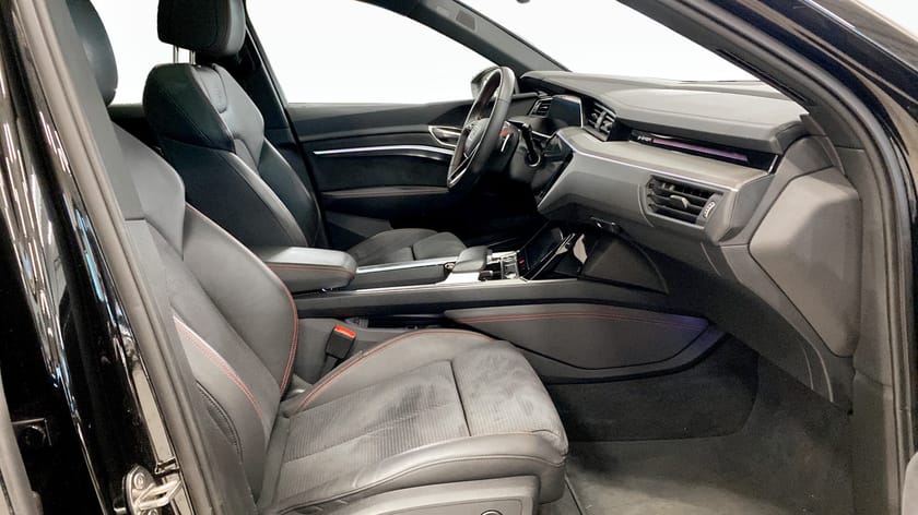 Bild 3 av Audi Q8 55 e-tron quattro 408hk S Line - 360° - Drag - Pano