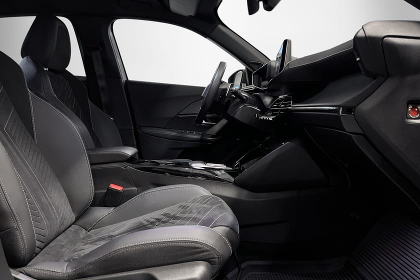 Bild 5 av Peugeot 2008 GT  | MASSAGE | ADAPTIV FHÅLLARE | 360 KAMERA | CARPLAY