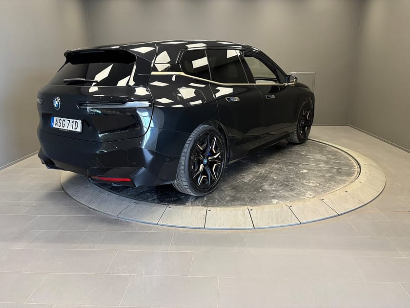 Bild 5 av BMW iX xDrive50 50 Comfort, Sportline LaserLight HK Ljud Dragkrok