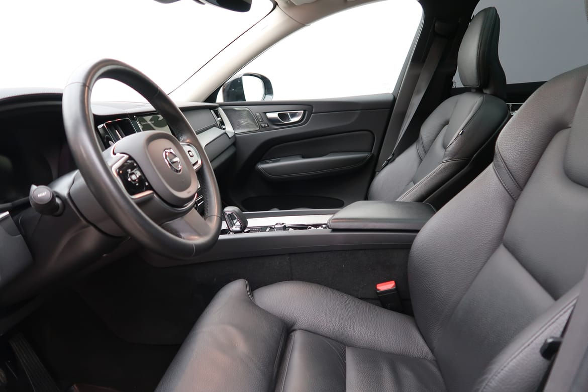 Volvo XC60 2023 - miniatyr 4