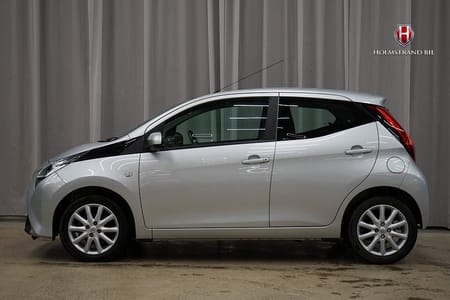 Toyota Aygo 5-dörrar 1.0 VVT-i X-PLAY Carplay Kamera BT Sätesvärme