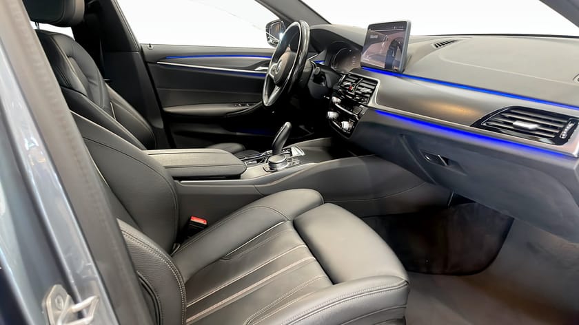 Bild 3 av BMW 520d xDrive Touring M-Sport Drag Värmare