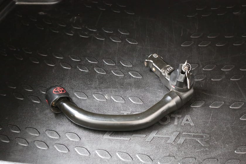 Bild 2 av Toyota C-HR Hybrid 1,8 122hk Executive Aut Skinn JBL Motorv Drag