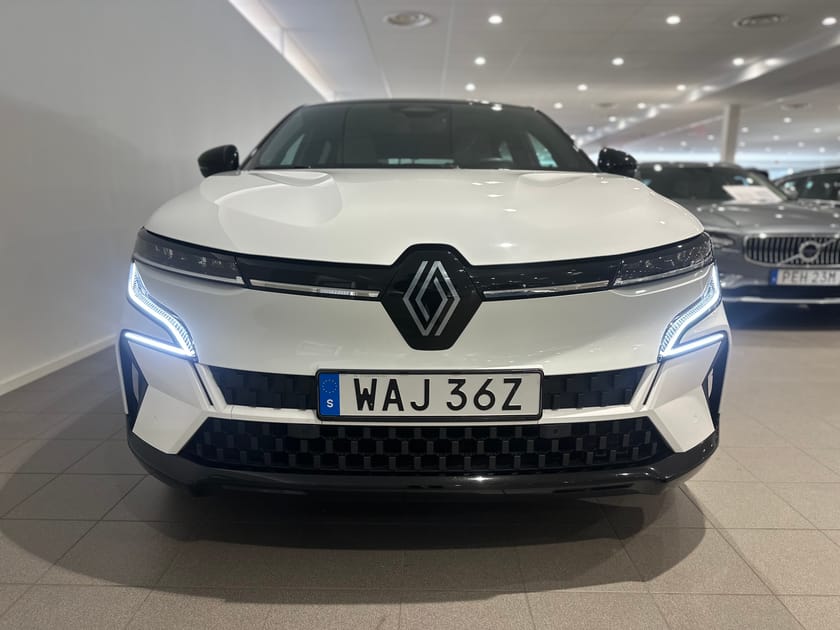 Bild 1 av Renault Mégane E-TECH Iconic 60kWh/220hk, Backkamera, Dragkrok