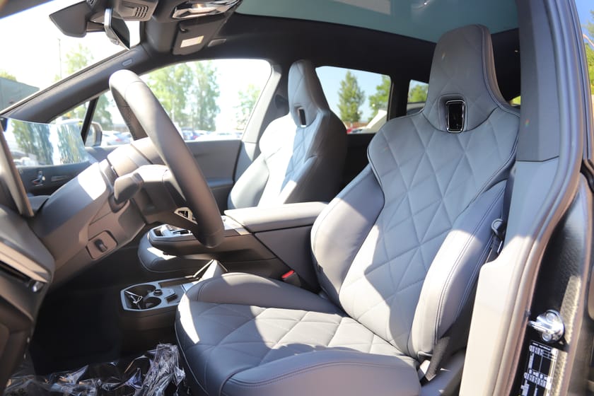 Bild 4 av BMW iX xDrive60 Supercharged / M Sport PRO / Integralstyrning