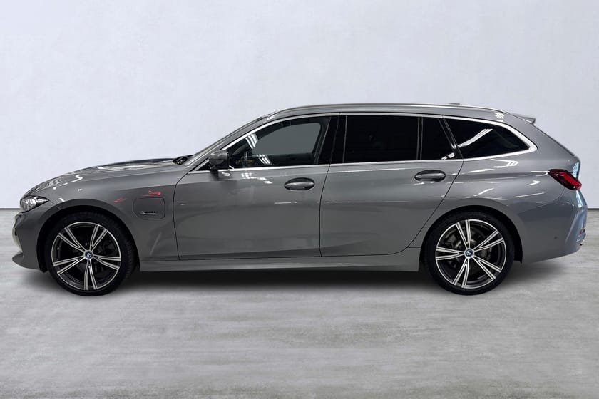 Bild 2 av BMW 330e xDrive Touring (292hk)