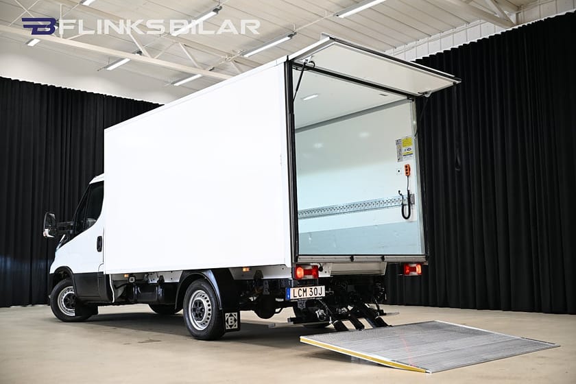 Bild 2 av Iveco Daily 35-140 Chassi Cab 136HK Automat|Volymskåp|BG-Lyft|Kylbil|Leasbar|SeUtr!!