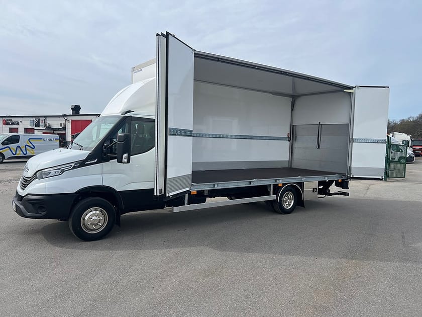 Bild 4 av Iveco Daily 72-180 Chassis Cab 72C18 A8 Skåpbil Öppningsbarsida Fullutrustad