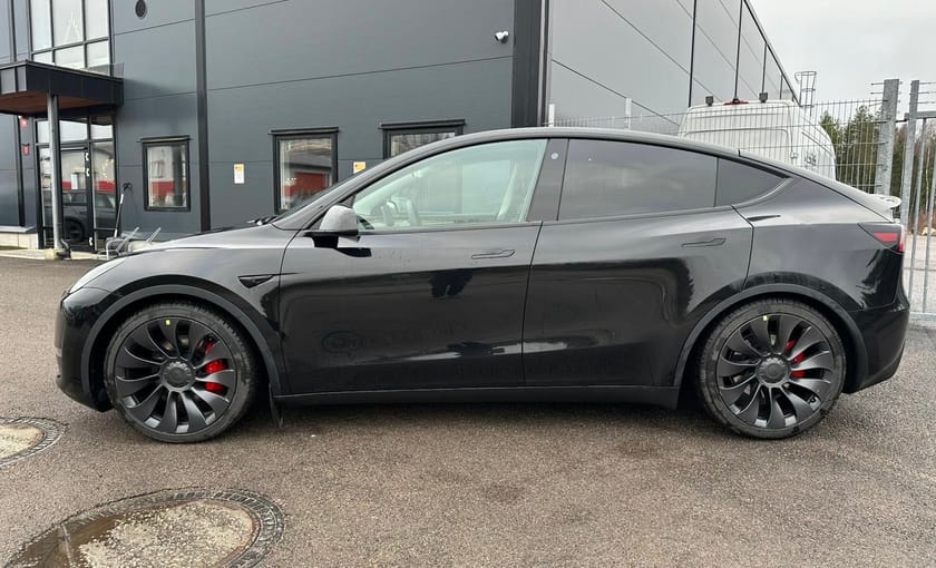 Bild 1 av Tesla Model Y Performance AWD/ Drag/ Moms /