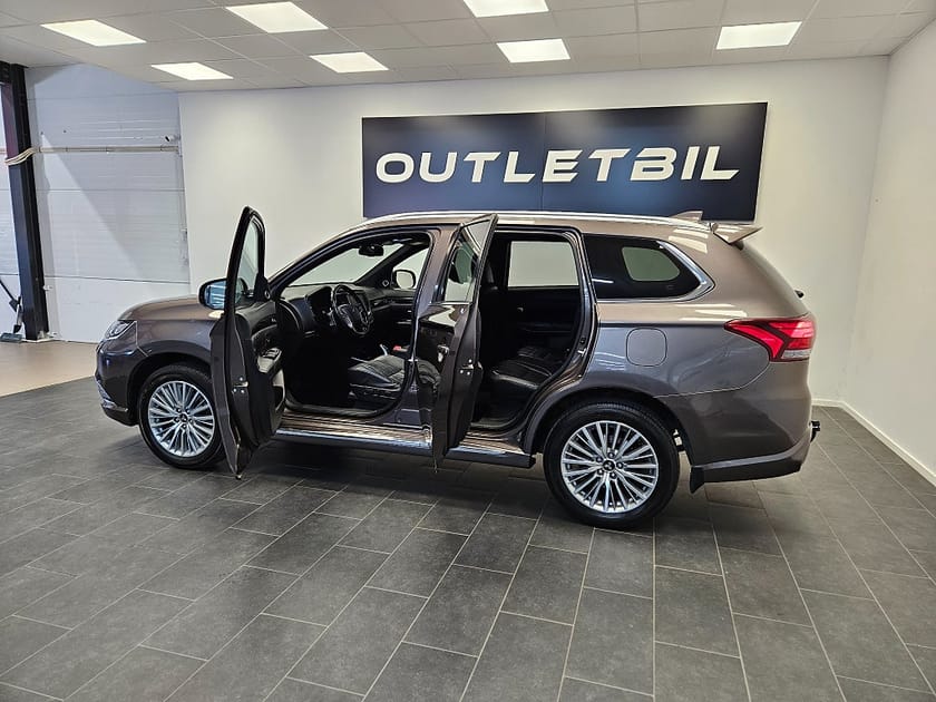 Bild 3 av Mitsubishi Outlander PHEV 224hk CVT Business Läder Backkamera Drag