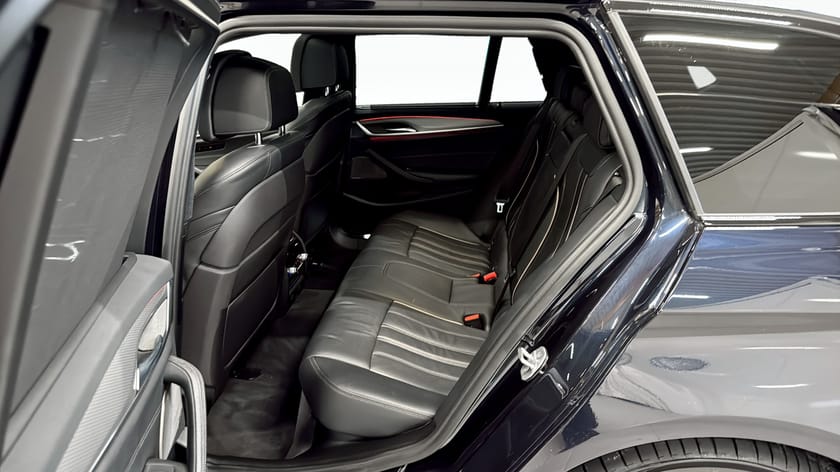 Bild 5 av BMW 540i xDrive Touring M Sport Drag Bränslevärmare HUD Massage Pano
