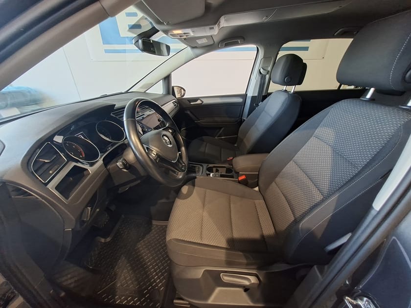 Bild 5 av Volkswagen Touran 7-seater 1.5 TSI 150HK DSG 7-sits Drag Värmare R-line ext