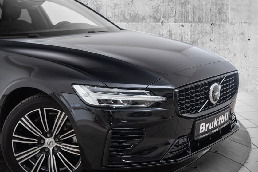 Bilde 2 av Volvo V60 Recharge T6 350hk Ultima Dark KROK|H&K|PANO|19"|HUD