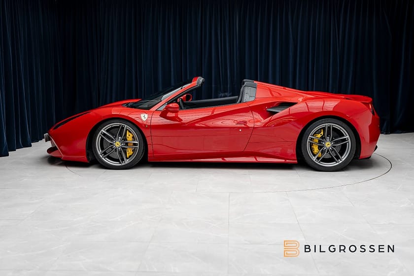 Bild 2 av Ferrari 488 GTS Spider 3.99% Kolfiber Skalstolar Novitec Sv-såld