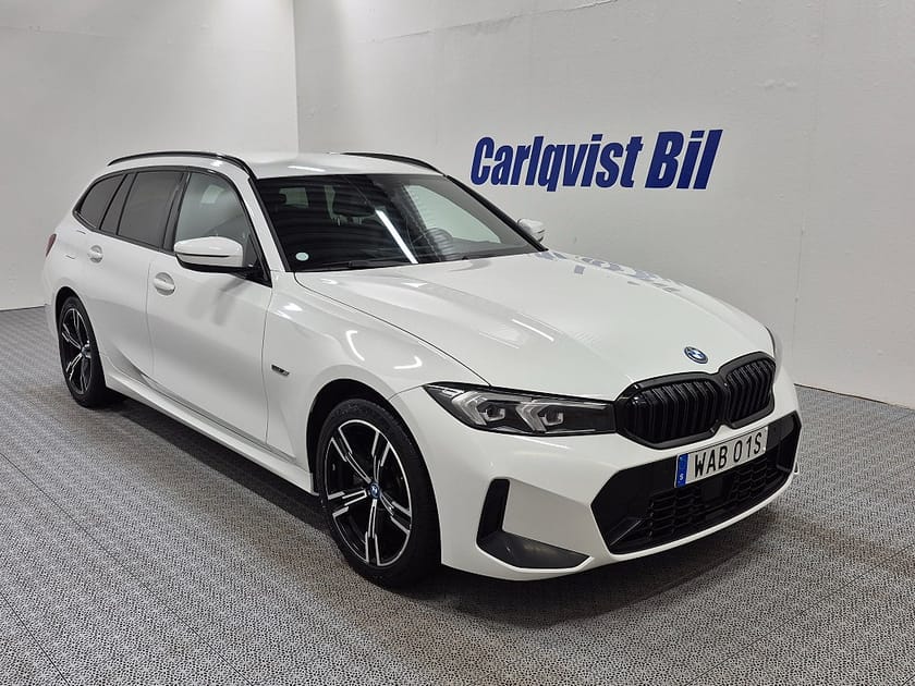 Bild 3 av BMW 330e xDrive Touring M-SPORT Plug in 292HK 4x4 Läder