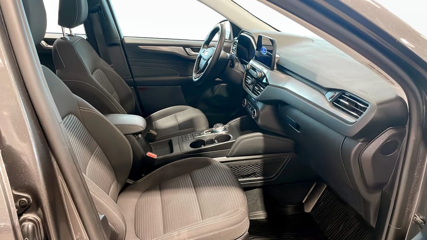 Bild 3 av Ford Kuga Plug-In Hybrid Titanium 225Hk / 64Km räckvidd / Rattvärme