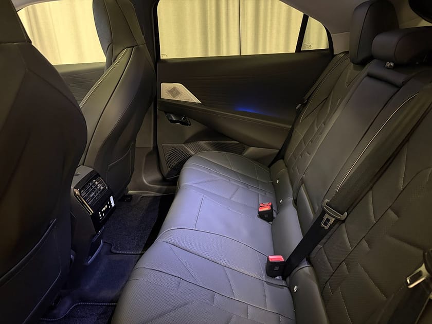 Bild 5 av DS N°8 N8 Étoile Long Range AWD Demobil Inkl. Dragkrok