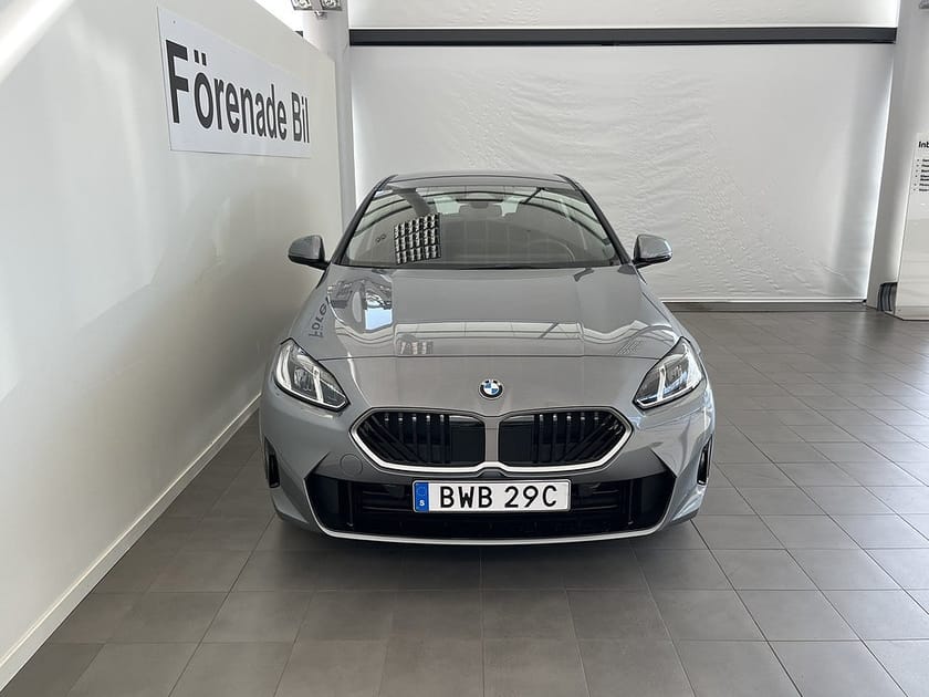 Bild 2 av BMW 120 Automat  Rattvärme Backkamera 17" fr. 2998 kr/mån