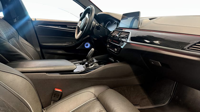 Bild 3 av BMW 540i xDrive Touring M-Sport B&W Massage HuD Värmare Drag