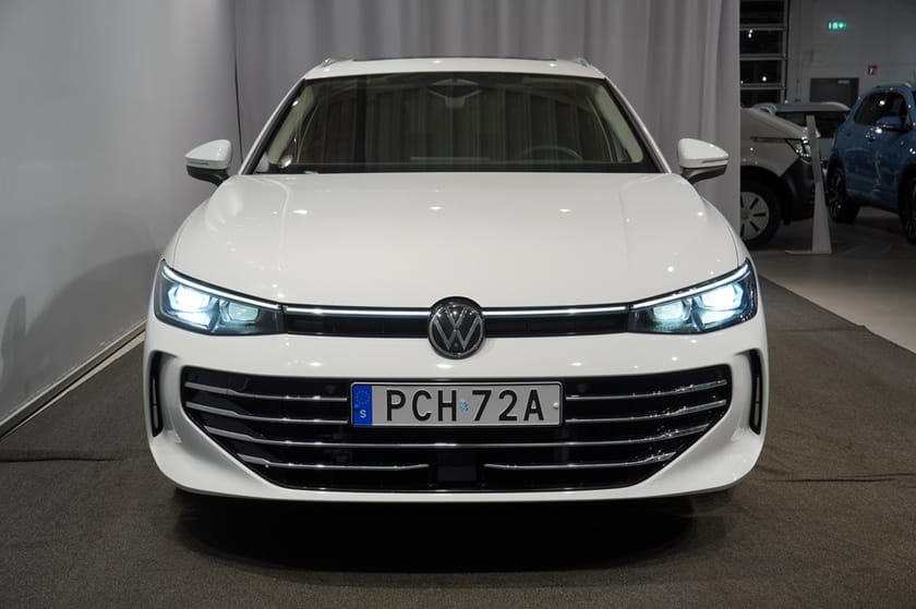 Bild 3 av Volkswagen Passat Variant eHybrid ELEGANCE 272 HK - PANO/DRAG/KAMERA MM!